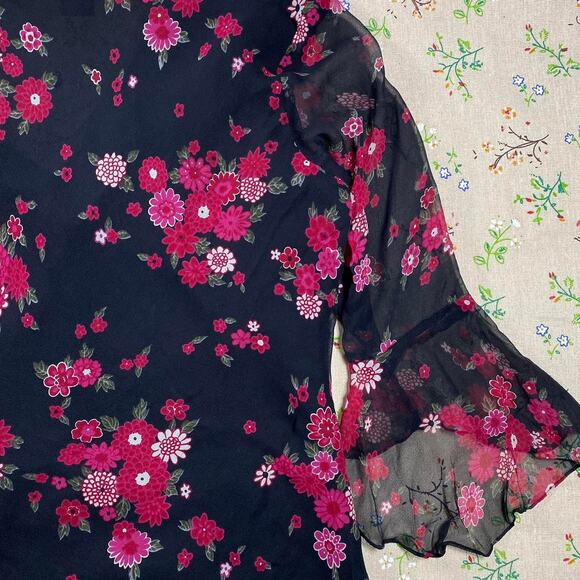 VTG Y2K Flare Bell Sleeve Top Silk Floral Black Whimsigoth Romantic Witchy Small - Picture 3 of 5